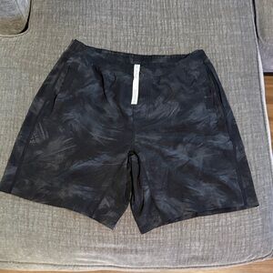 Lululemon Black Patterned Shorts XL